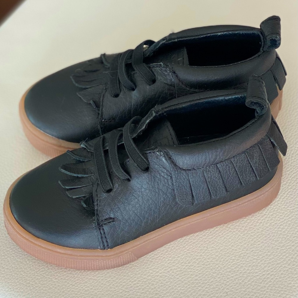 Freshly Picked Ebony Sneaker Moccs Size 7 (toddler)